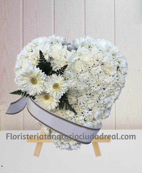 Corazón funerario de flores en Ciudad Real